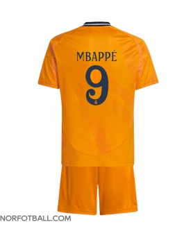 Billige Fotballdrakt Real Madrid Kylian Mbappe #9 Replika Bortedraktsett Barn 2024-25 Kortermet (med bukser)